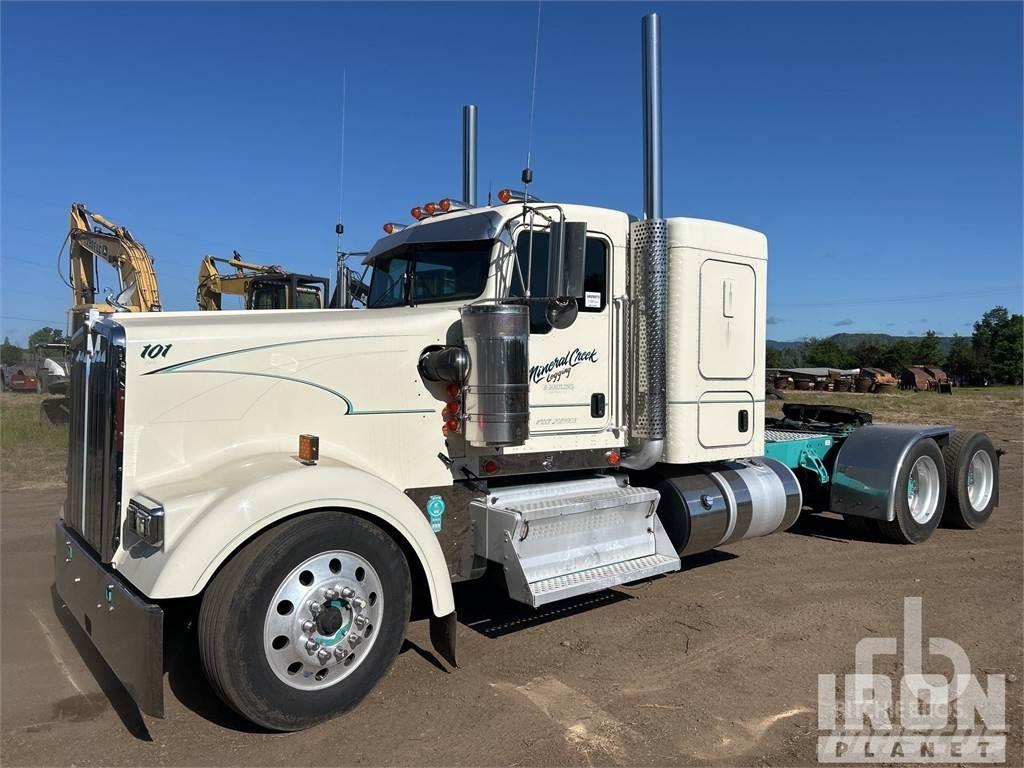 Kenworth W900 Conventional Trucks / Tractor Trucks