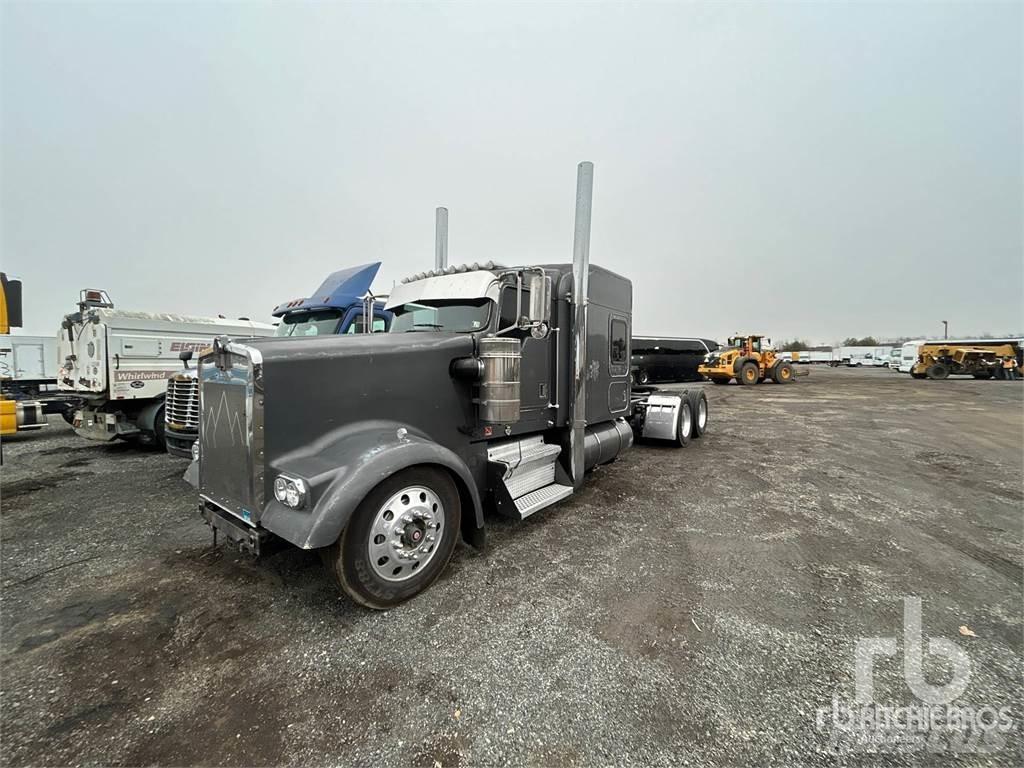 Kenworth W900 Conventional Trucks / Tractor Trucks