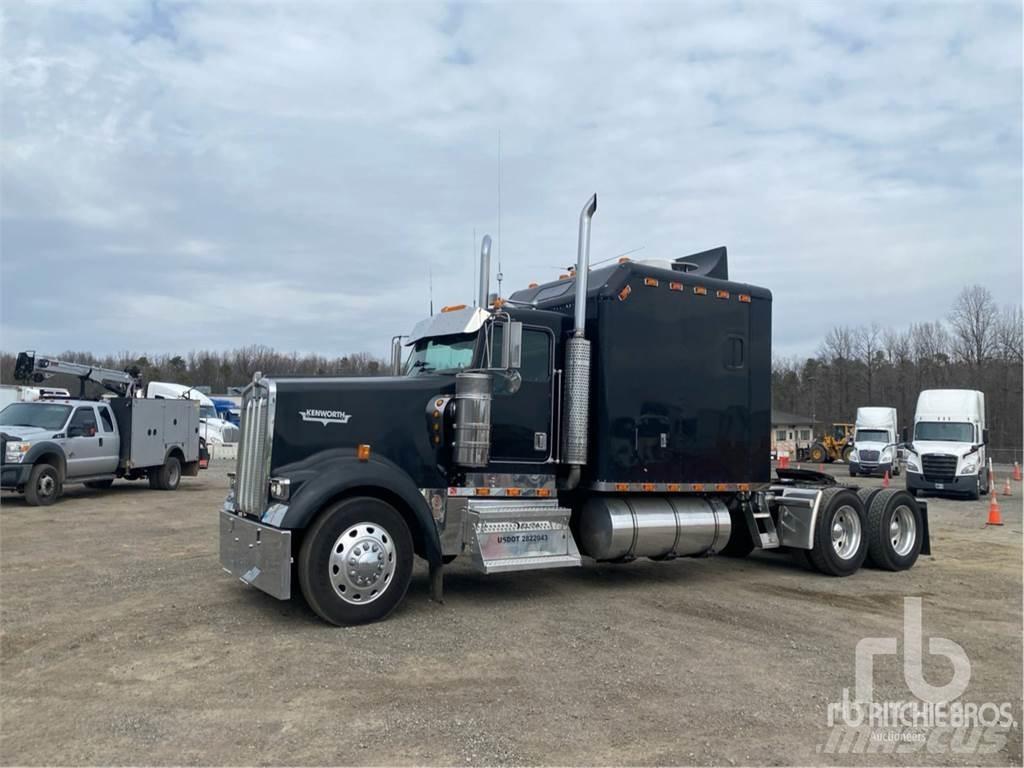 Kenworth W900 Conventional Trucks / Tractor Trucks