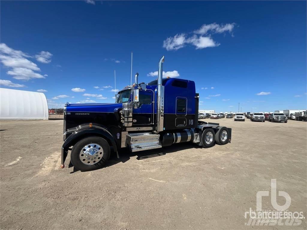 Kenworth W900L Conventional Trucks / Tractor Trucks