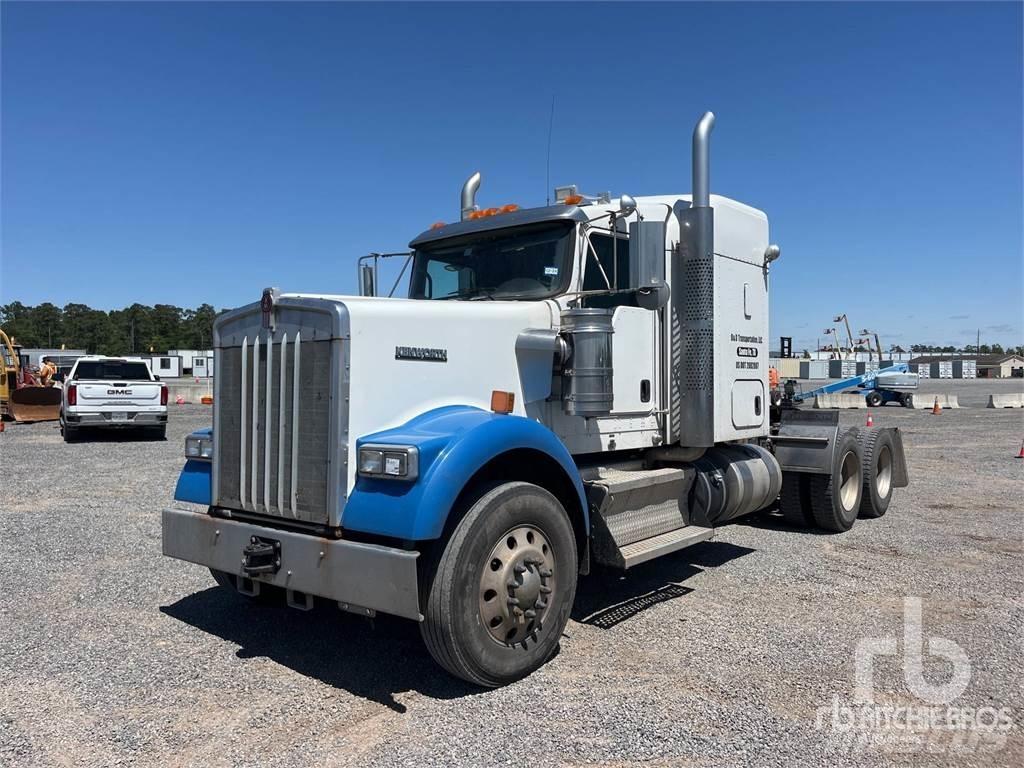 Kenworth W900L Conventional Trucks / Tractor Trucks