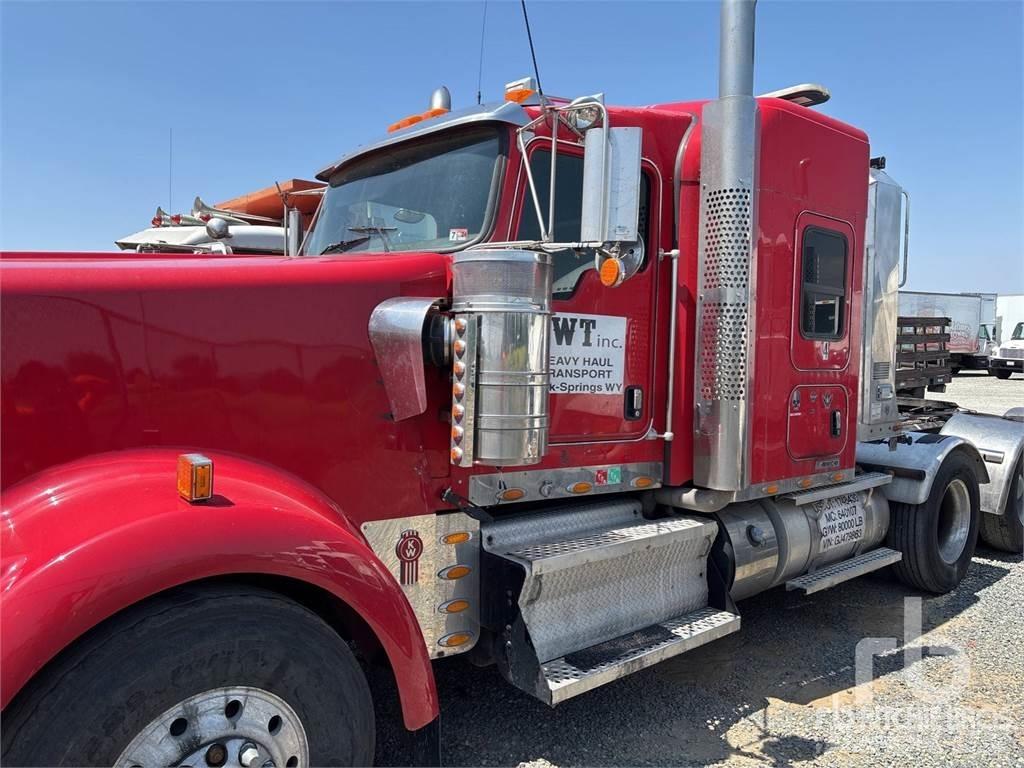 Kenworth W900L Conventional Trucks / Tractor Trucks