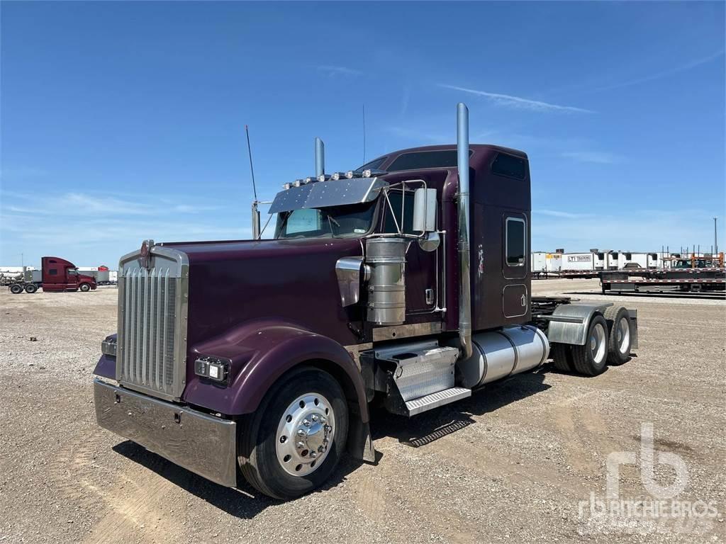 Kenworth W900L Conventional Trucks / Tractor Trucks