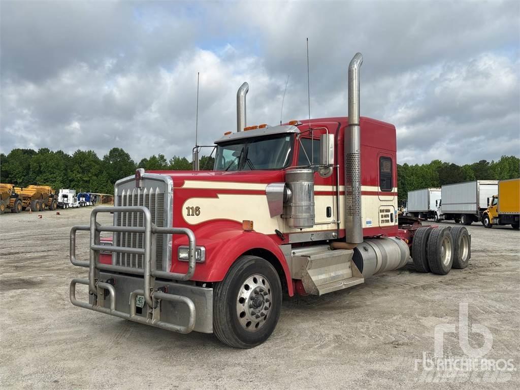 Kenworth W900L Conventional Trucks / Tractor Trucks