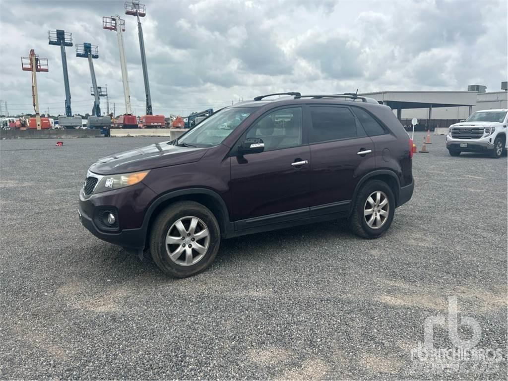 Kia SORENTO Automobiles / SUVS