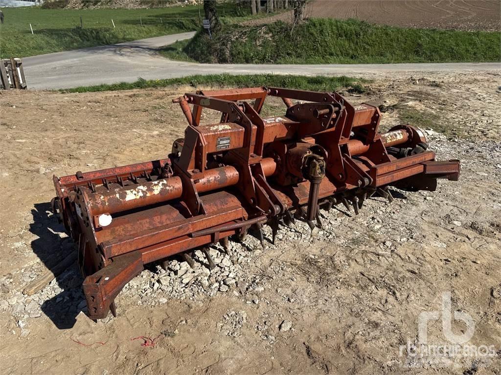Kuhn EL131 300 Two Wheeled Tractors