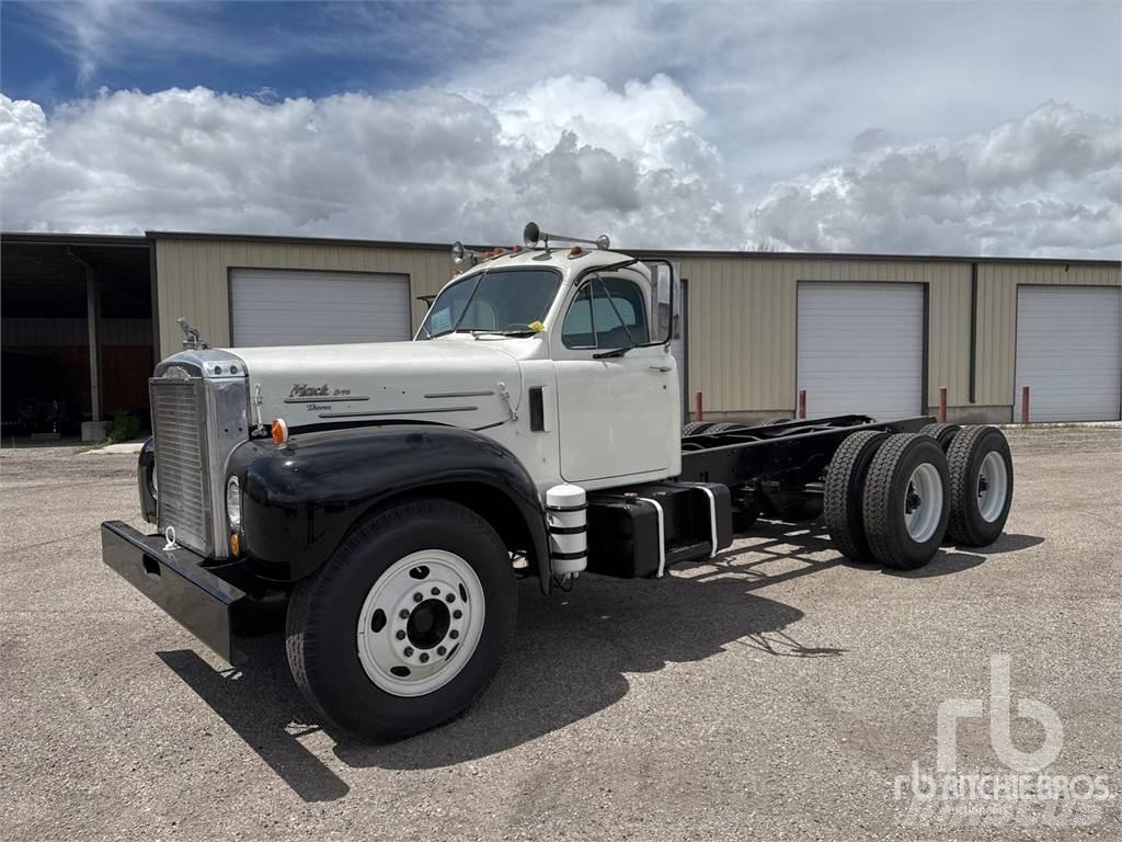 Mack 1857 Conventional Trucks / Tractor Trucks