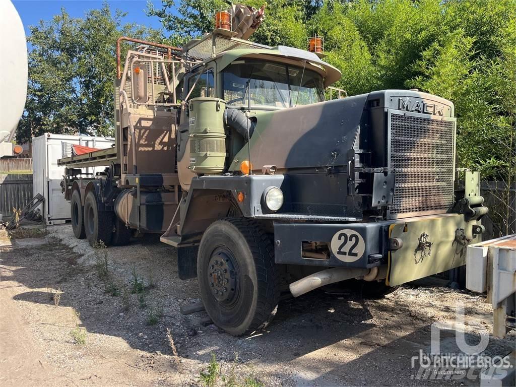Mack 6x4 Hook lift trucks