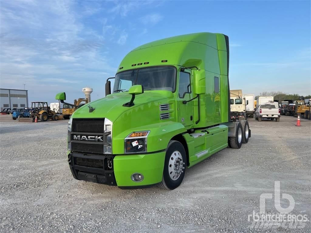 Mack AN64T Conventional Trucks / Tractor Trucks