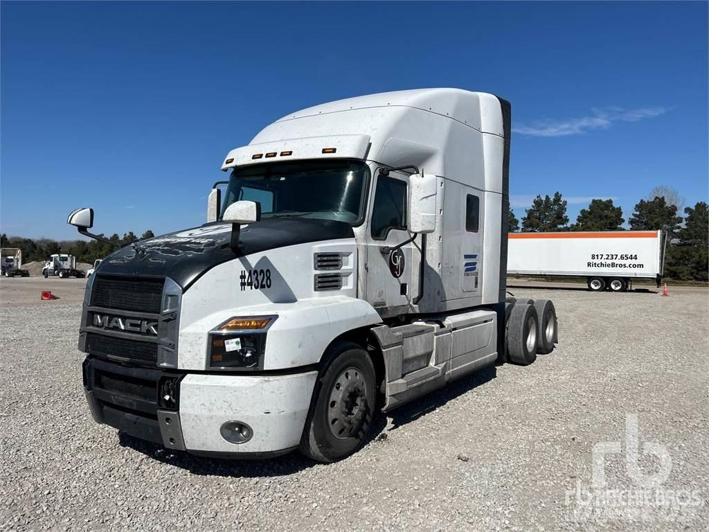 Mack AN64T Conventional Trucks / Tractor Trucks