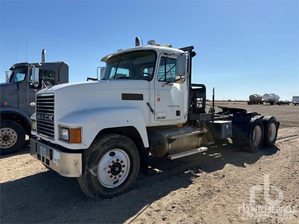 Mack CH613 Winch trucks