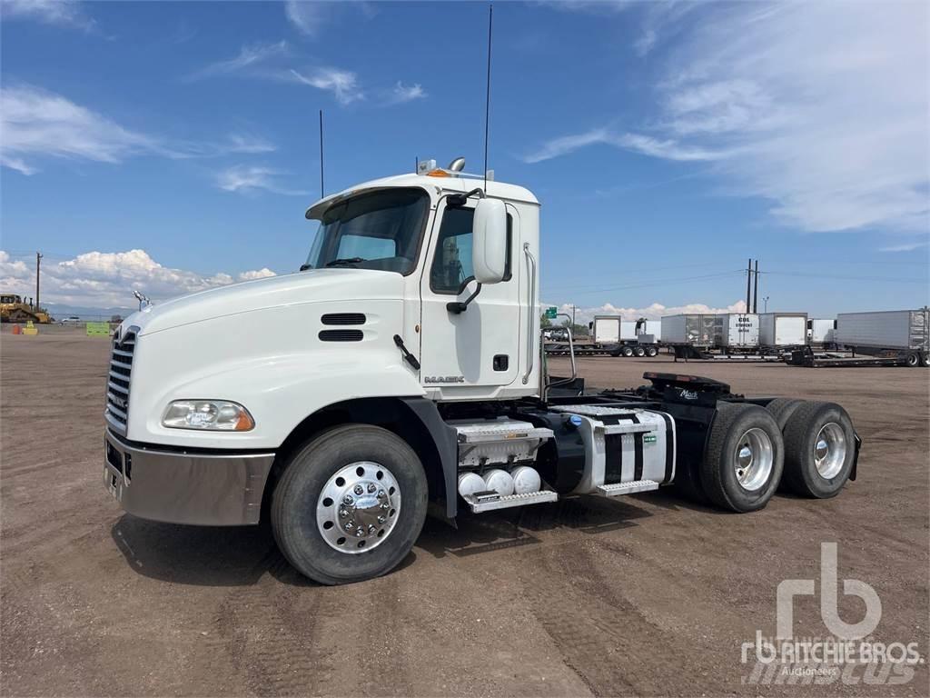 Mack CH613 Conventional Trucks / Tractor Trucks