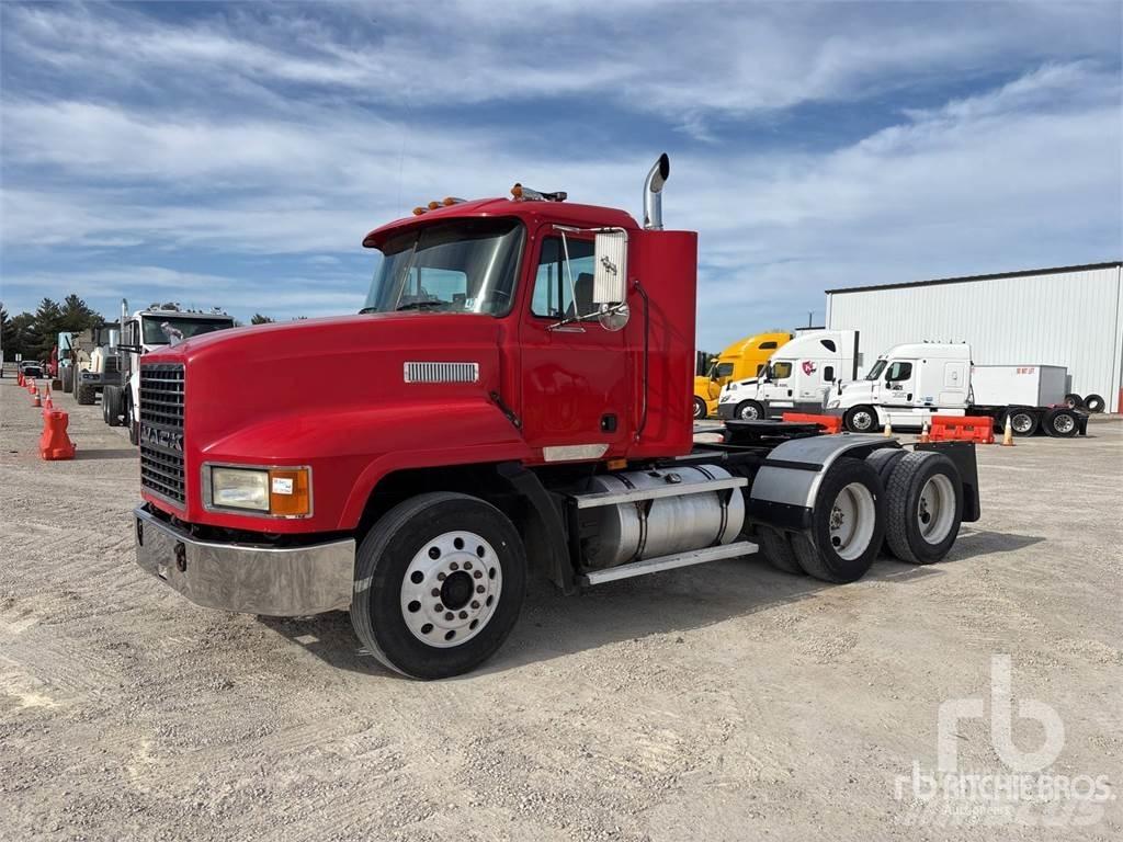 Mack CH613 Conventional Trucks / Tractor Trucks