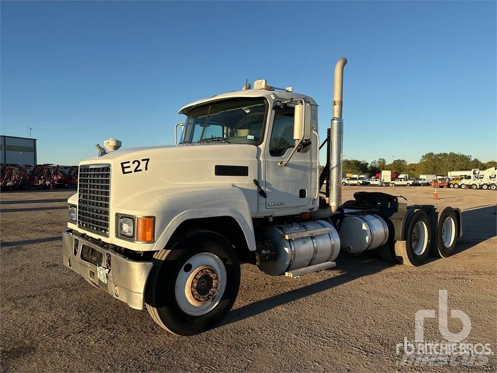 Mack CHU613 Conventional Trucks / Tractor Trucks