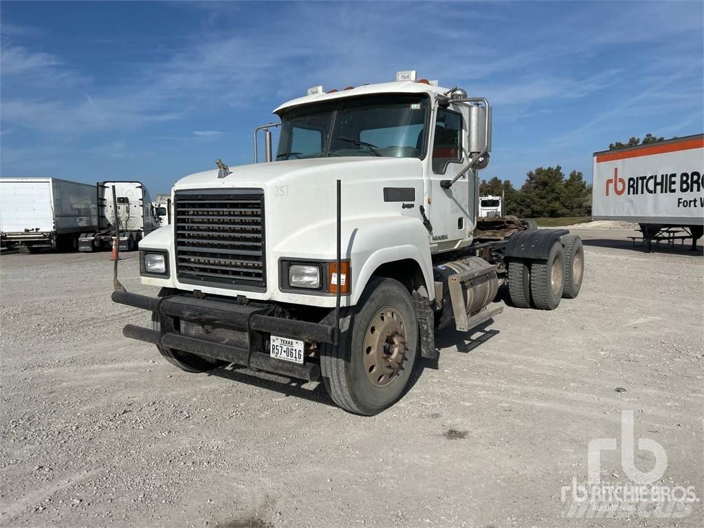 Mack CHU613 Conventional Trucks / Tractor Trucks