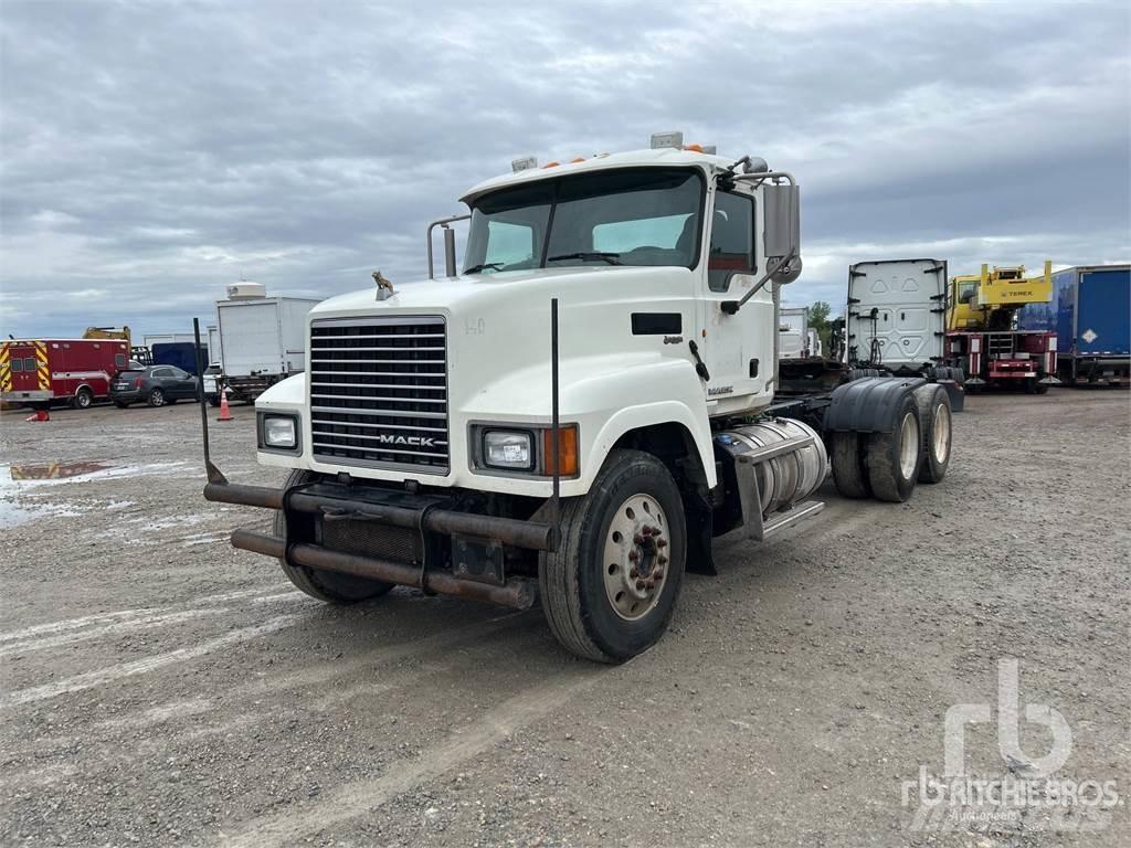 Mack CHU613 Conventional Trucks / Tractor Trucks