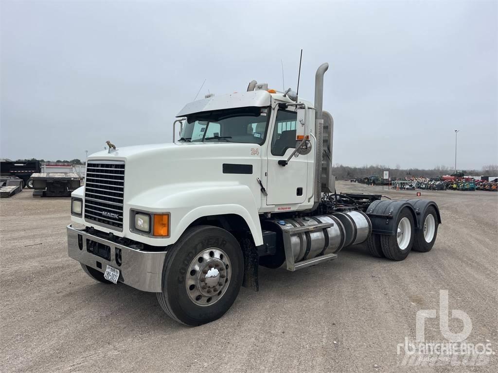 Mack CHU613 Conventional Trucks / Tractor Trucks