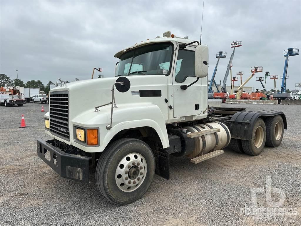Mack CHU613 Conventional Trucks / Tractor Trucks