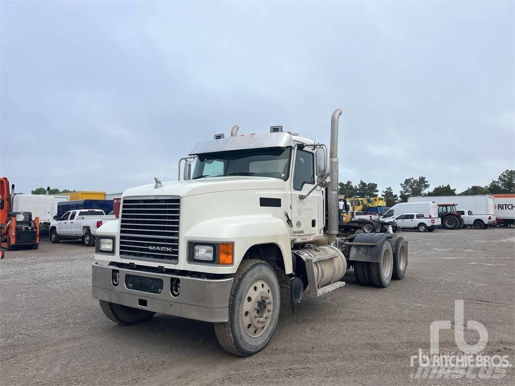 Mack CHU613 Conventional Trucks / Tractor Trucks