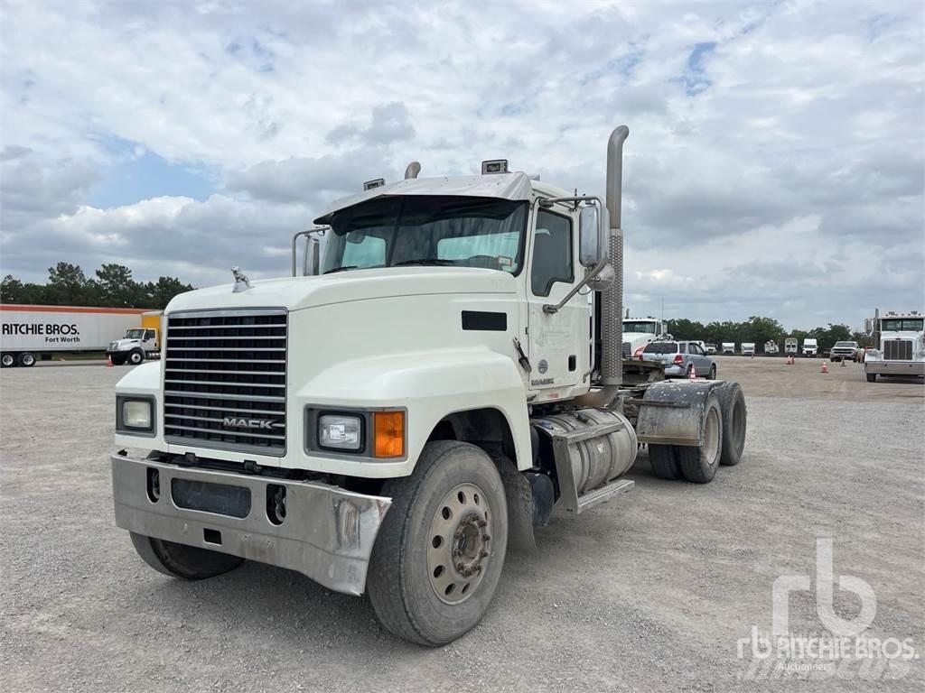 Mack CHU613 Conventional Trucks / Tractor Trucks