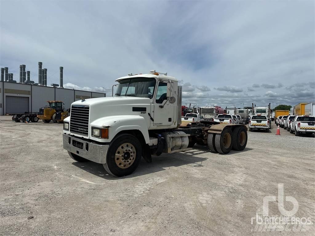 Mack CHU613 Conventional Trucks / Tractor Trucks
