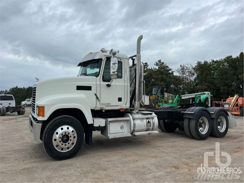 Mack CHU613 Conventional Trucks / Tractor Trucks