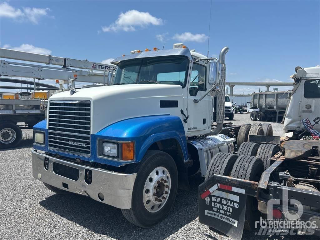 Mack CHU613 Cab & Chassis Trucks