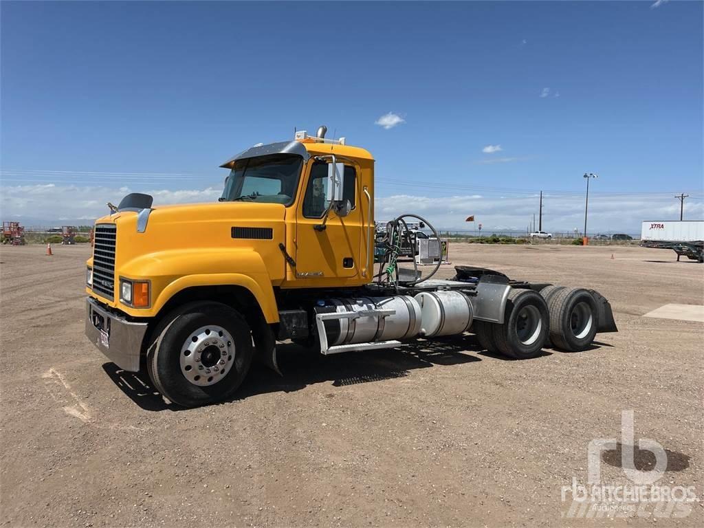 Mack CHU613 Conventional Trucks / Tractor Trucks