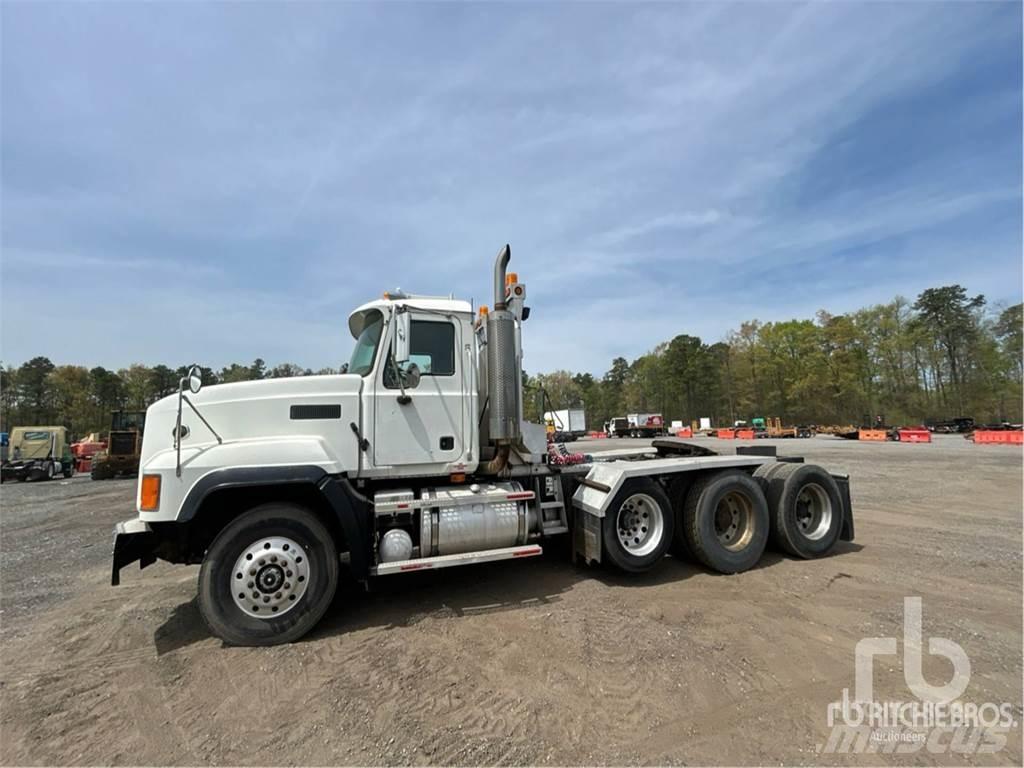 Mack CL733 Conventional Trucks / Tractor Trucks