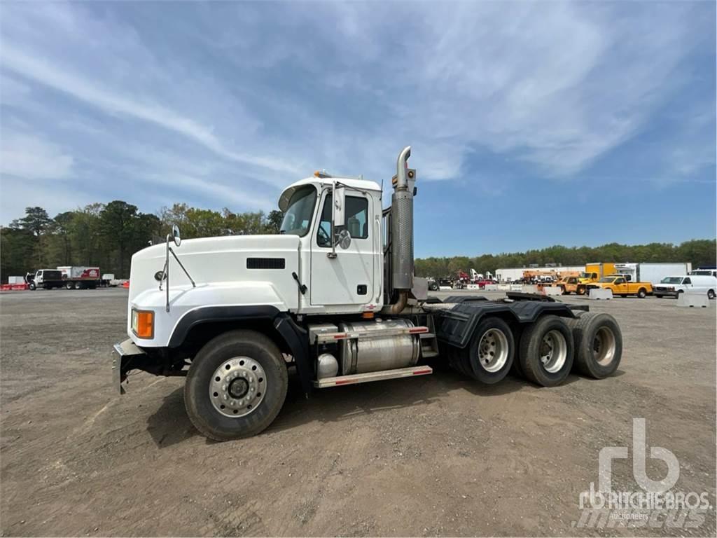 Mack CL733 Conventional Trucks / Tractor Trucks