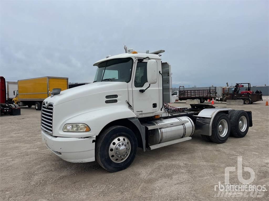 Mack CXN613 Conventional Trucks / Tractor Trucks