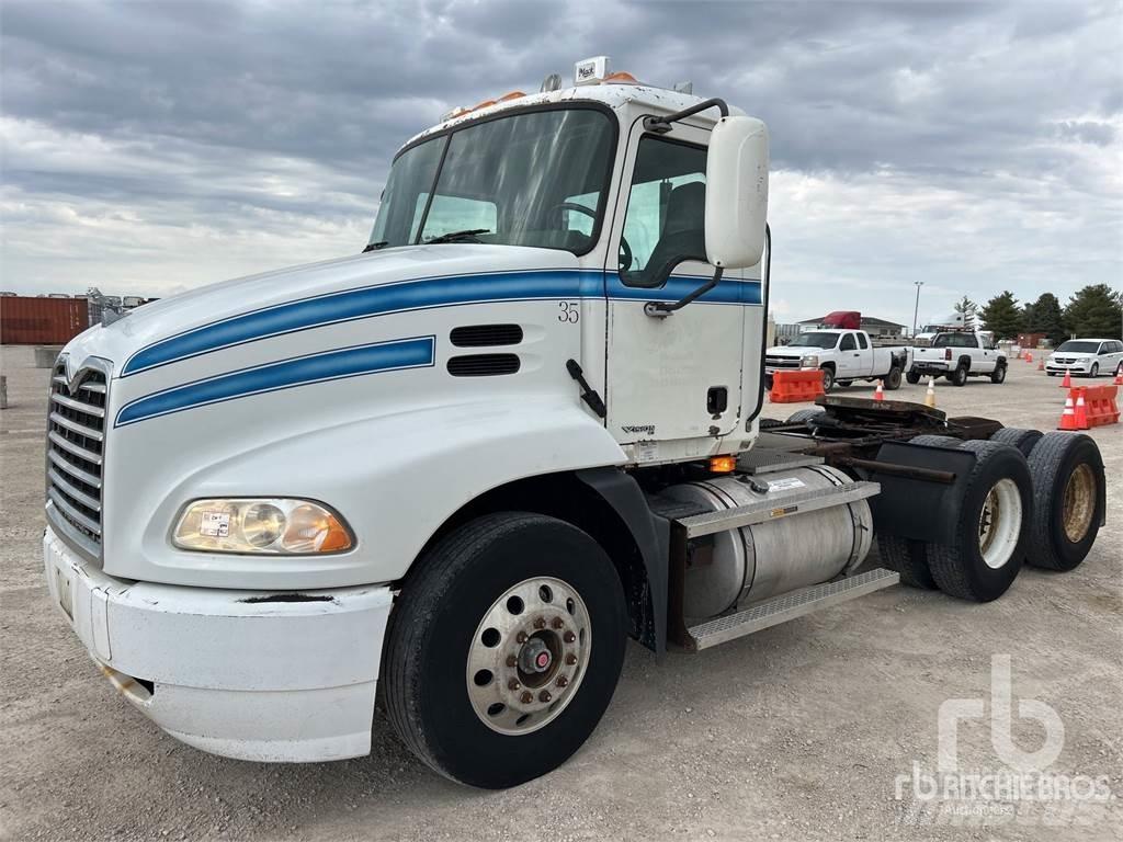 Mack CXN613 Conventional Trucks / Tractor Trucks