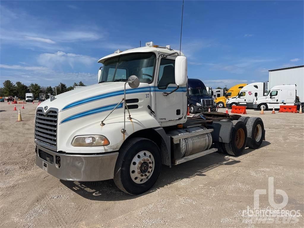 Mack CXN613 Conventional Trucks / Tractor Trucks