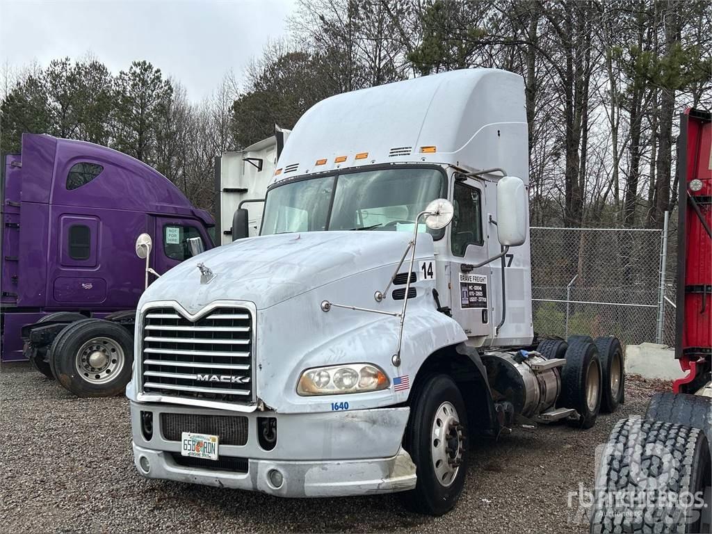 Mack CXU613 Conventional Trucks / Tractor Trucks