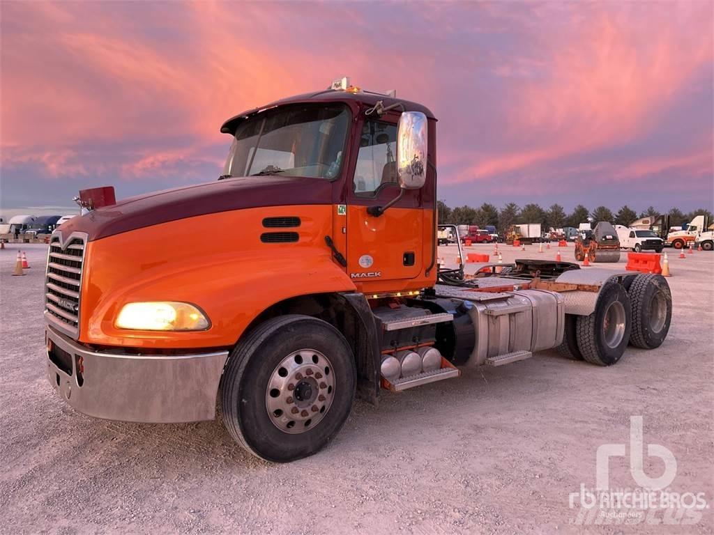 Mack CXU613 Conventional Trucks / Tractor Trucks