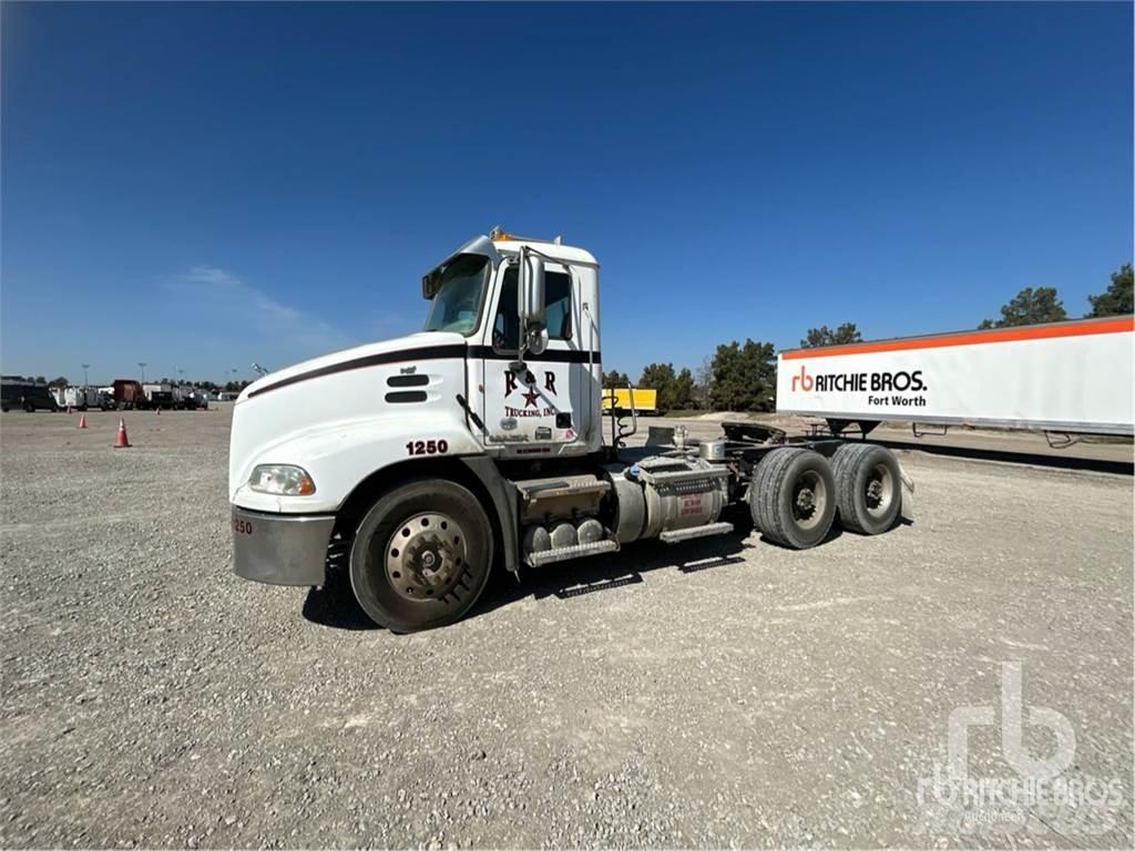 Mack CXU613 Conventional Trucks / Tractor Trucks