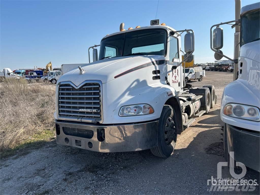 Mack CXU613 Conventional Trucks / Tractor Trucks