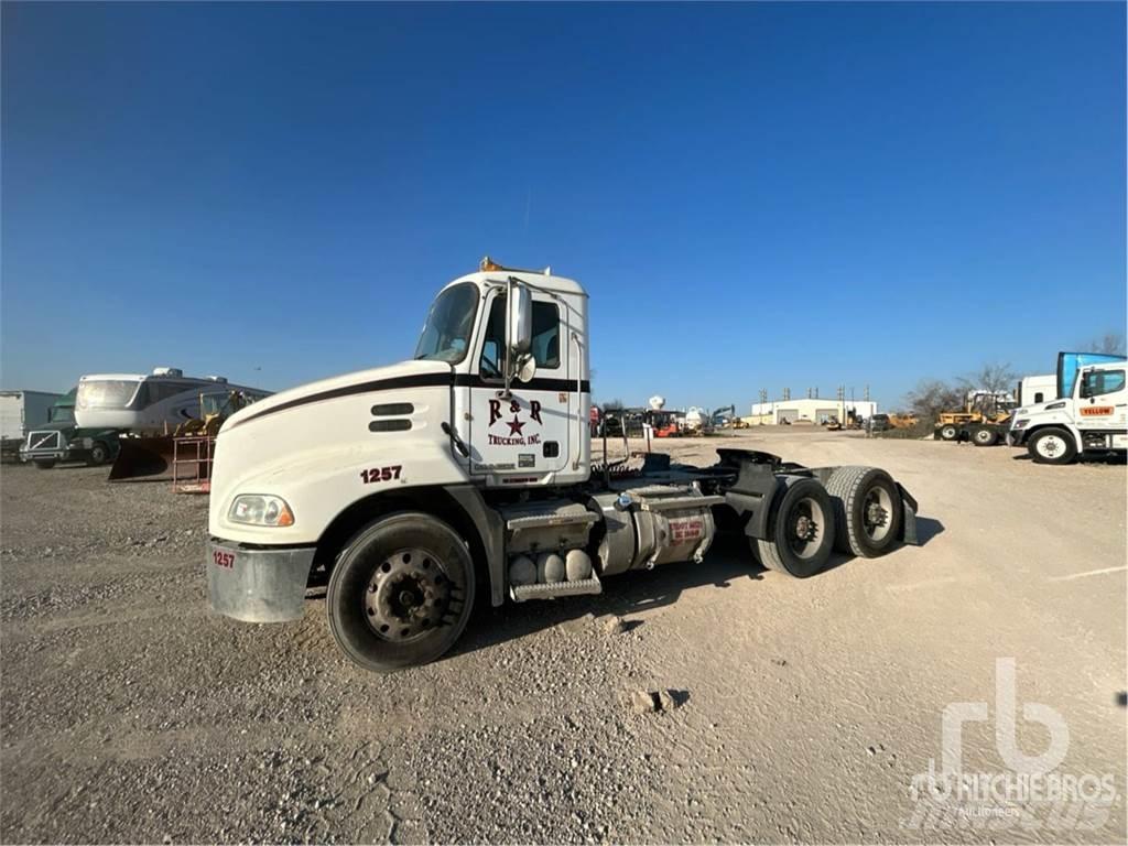 Mack CXU613 Conventional Trucks / Tractor Trucks