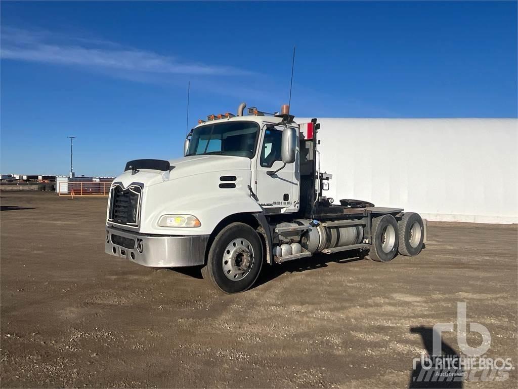 Mack CXU613 Conventional Trucks / Tractor Trucks