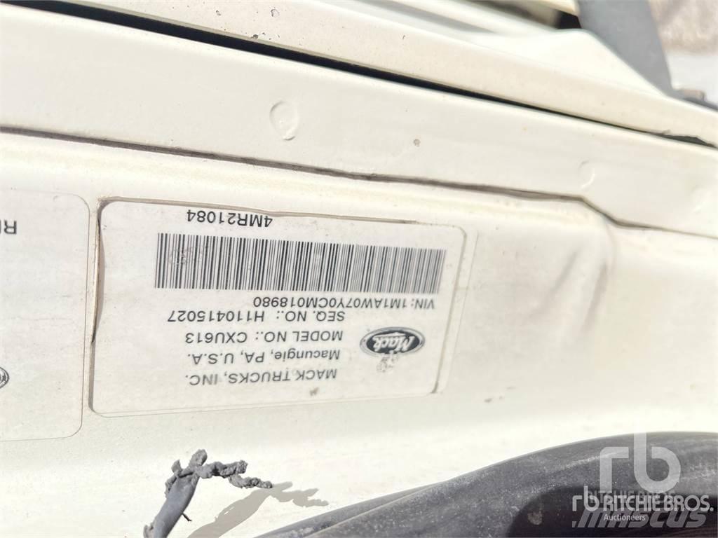 Mack CXU613 Conventional Trucks / Tractor Trucks