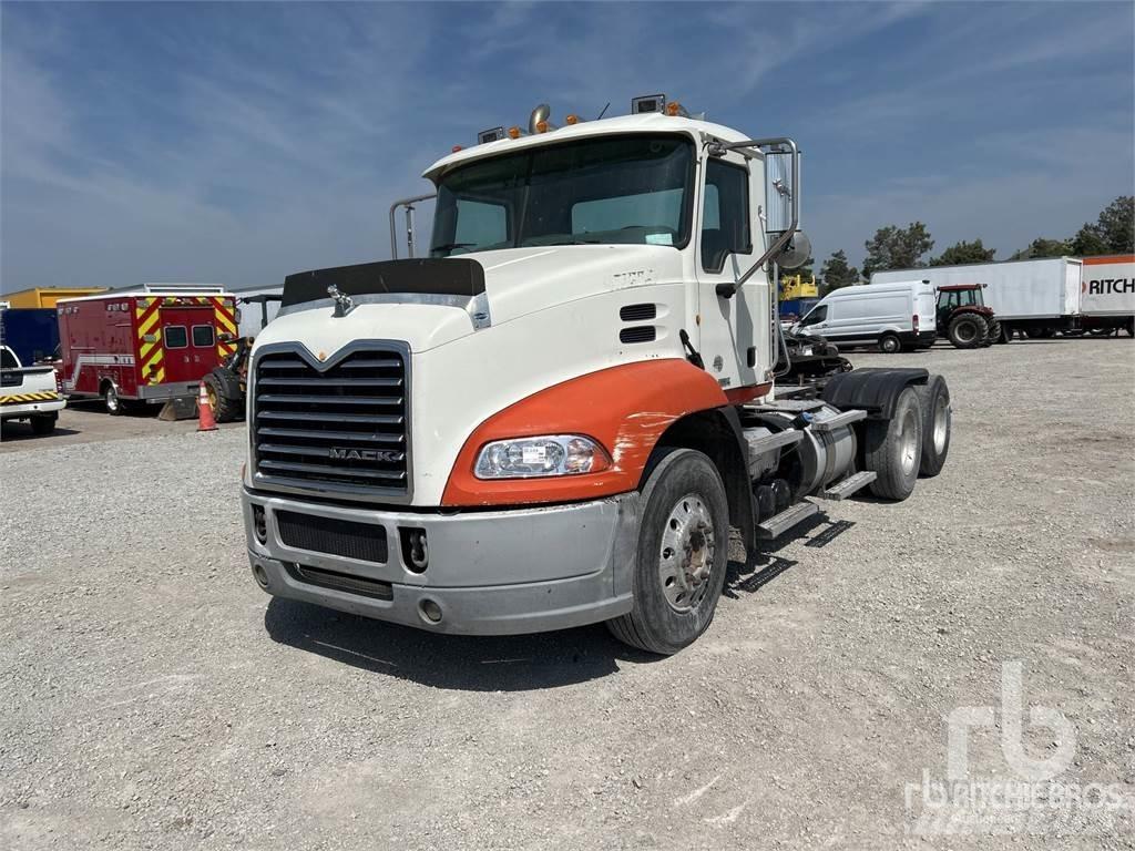 Mack CXU613 Conventional Trucks / Tractor Trucks