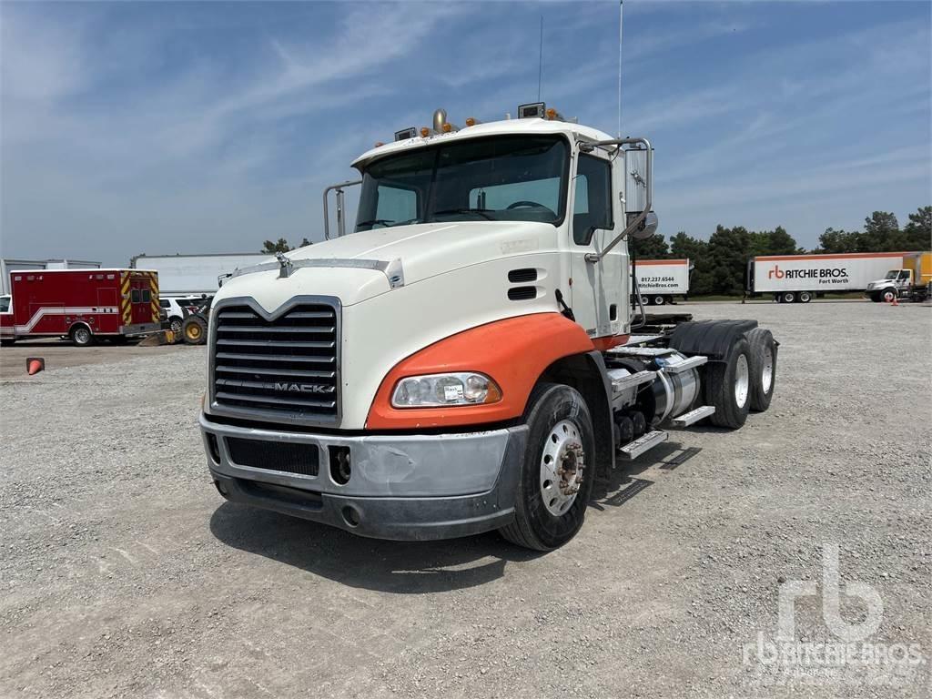 Mack CXU613 Conventional Trucks / Tractor Trucks