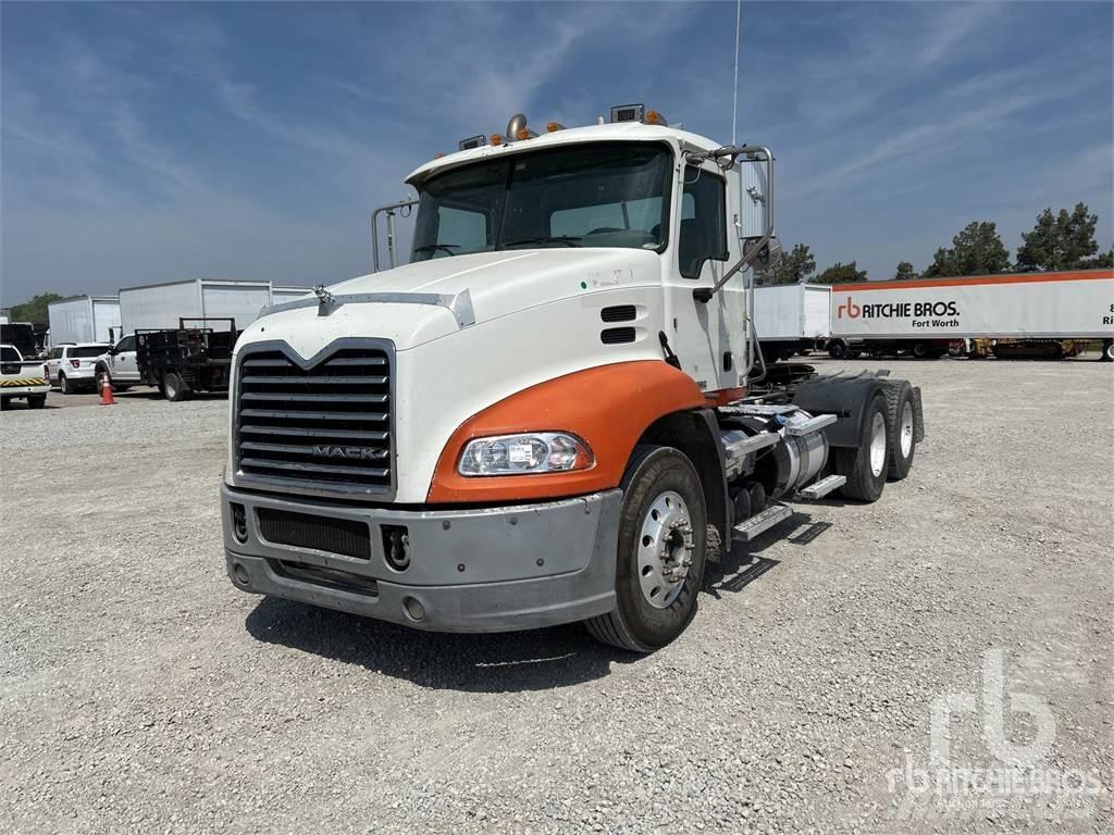 Mack CXU613 Conventional Trucks / Tractor Trucks