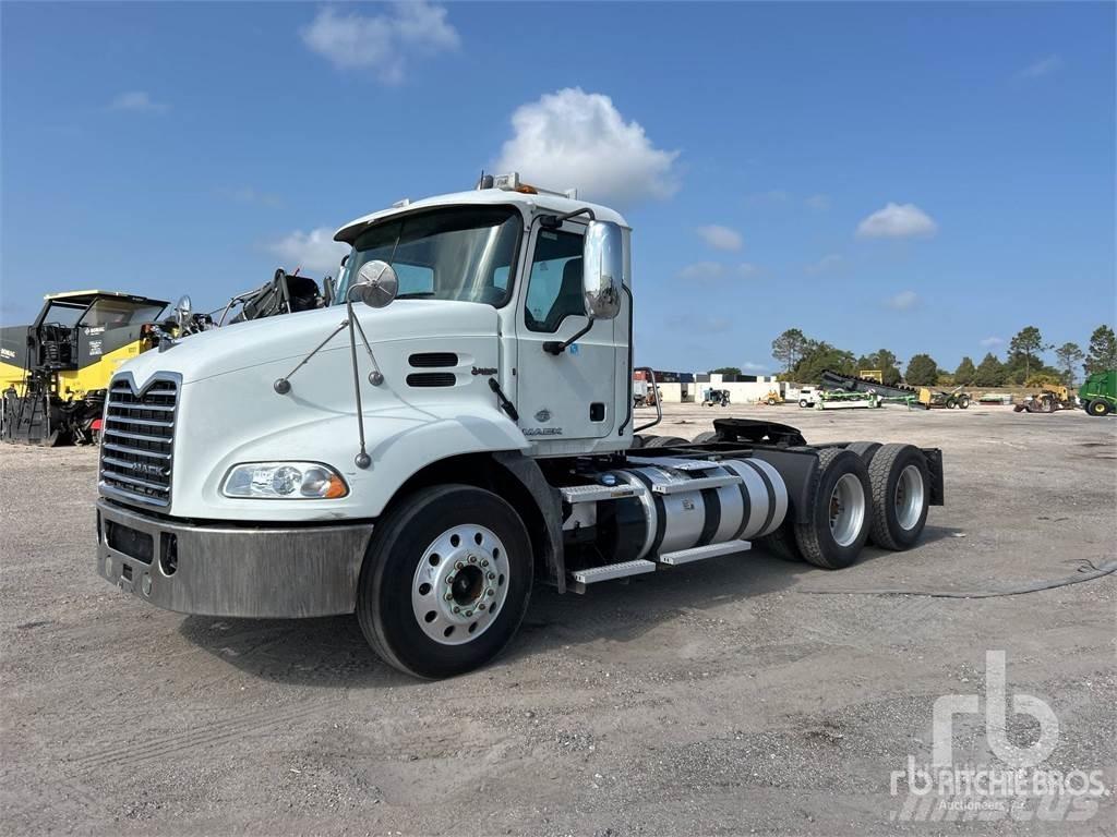 Mack CXU613 Conventional Trucks / Tractor Trucks