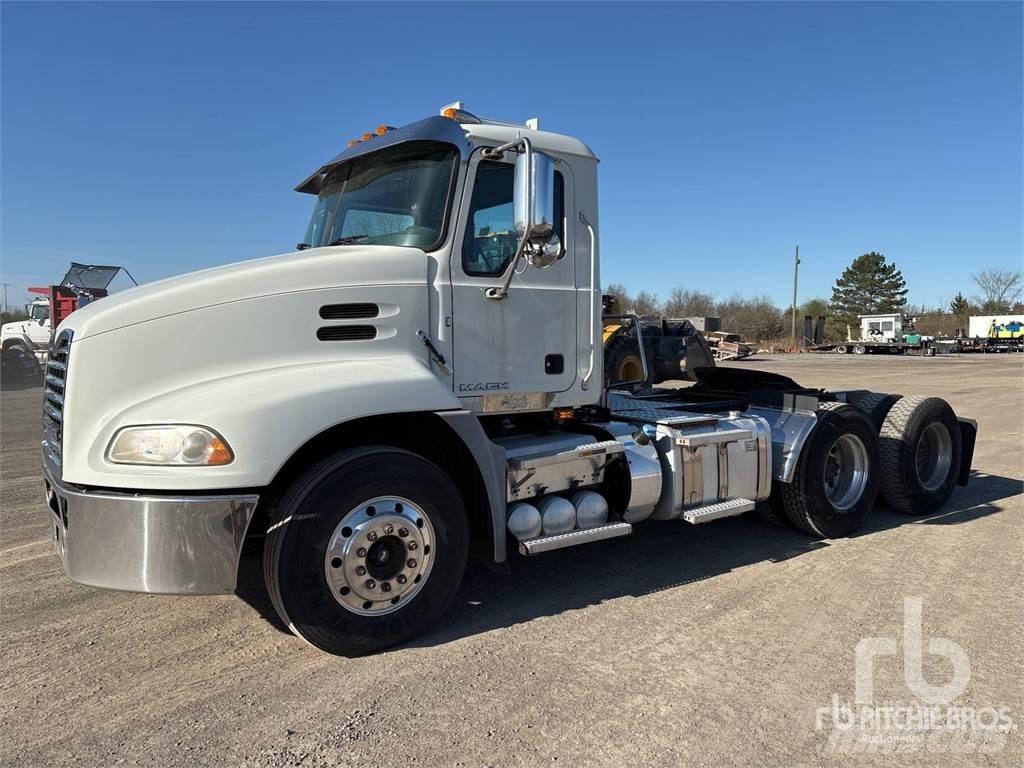 Mack CXU613 Conventional Trucks / Tractor Trucks