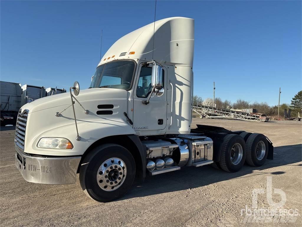 Mack CXU613 Conventional Trucks / Tractor Trucks