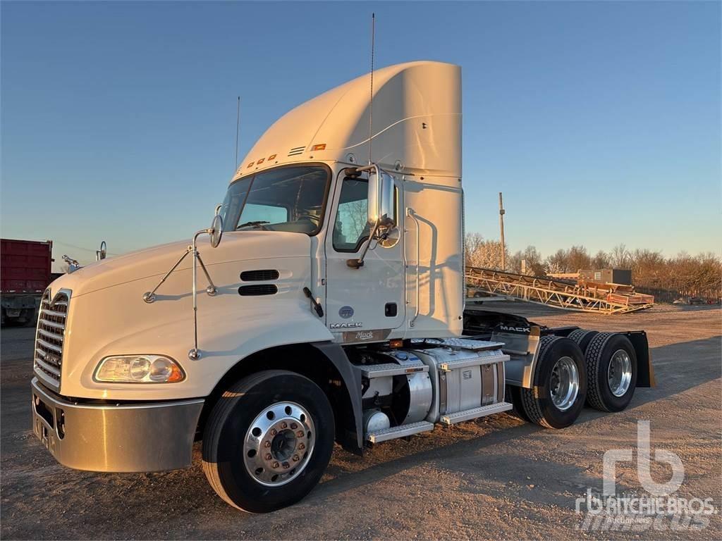Mack CXU613 Conventional Trucks / Tractor Trucks