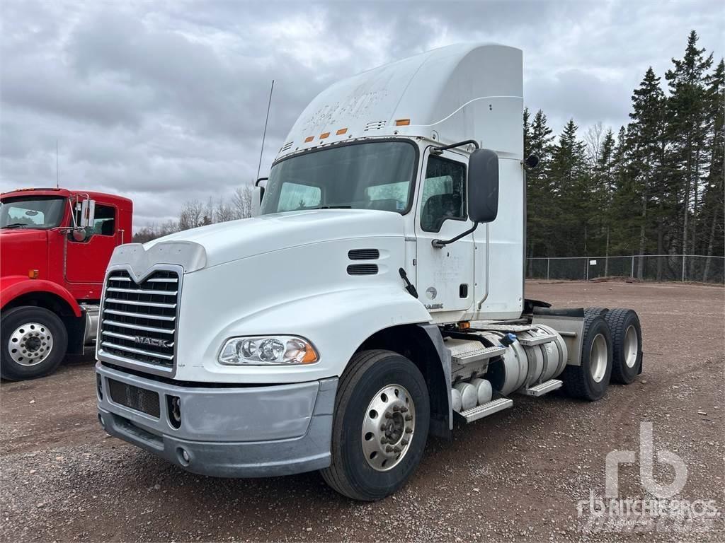 Mack CXU613 Conventional Trucks / Tractor Trucks