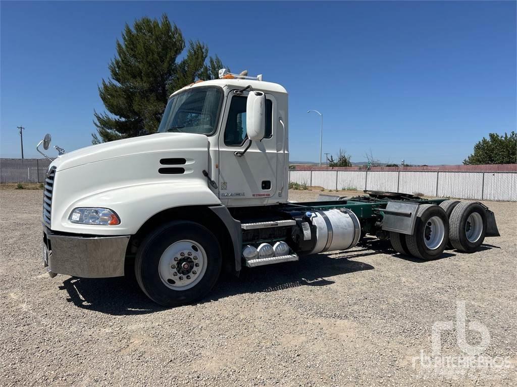Mack CXU613 Conventional Trucks / Tractor Trucks