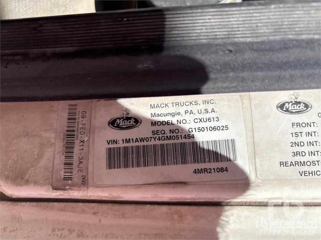 Mack CXU613 Conventional Trucks / Tractor Trucks